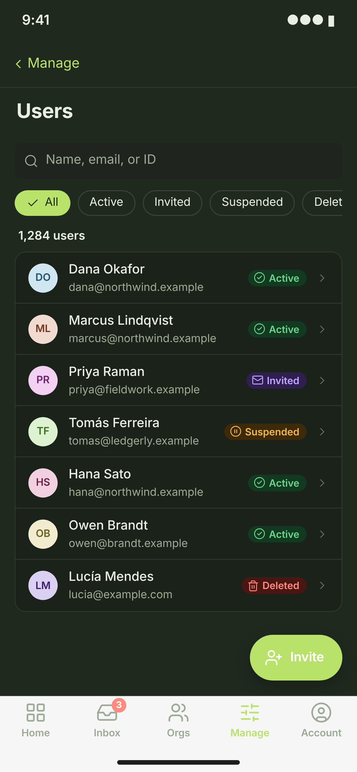 USR-01 · Users — phone — dark